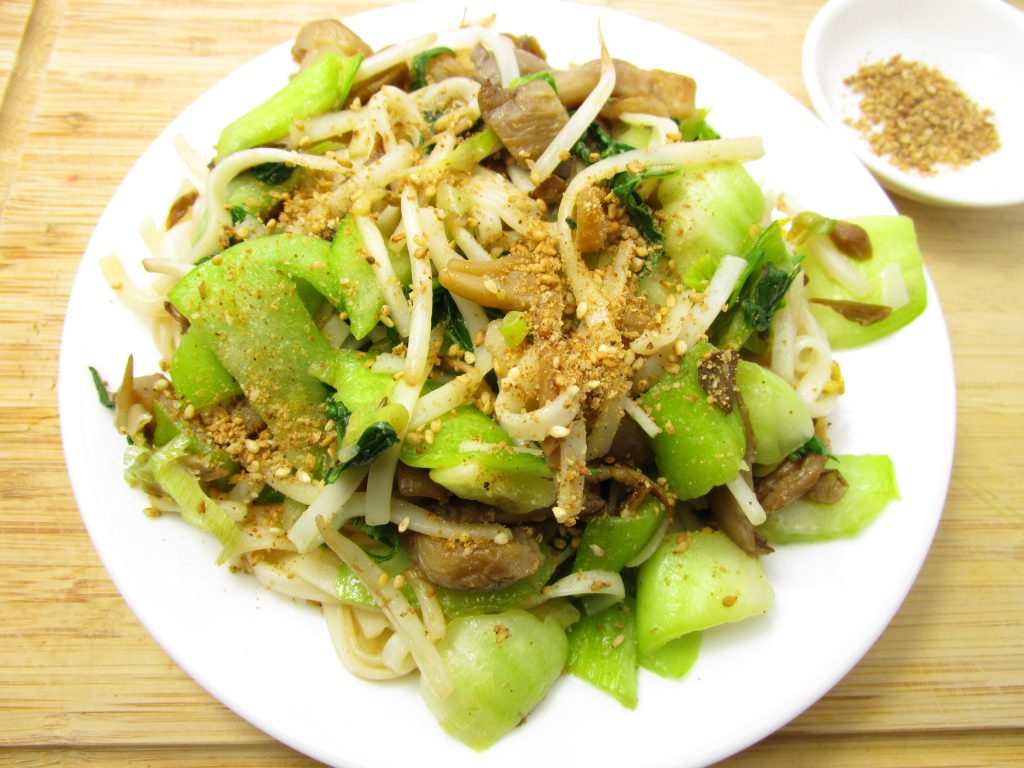 Reisnudeln mit Austernpilzen und Pak Choi