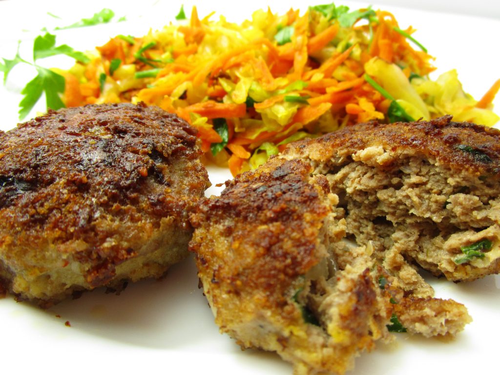 Frikadellen mit Spitzkohlgemüse