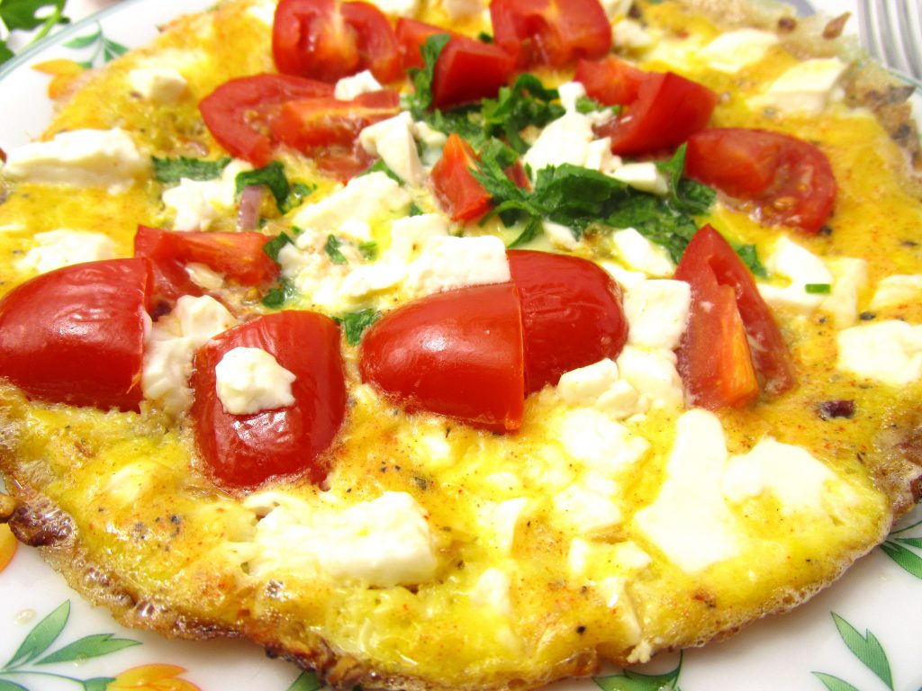 Omelett mit Tomaten und Feta